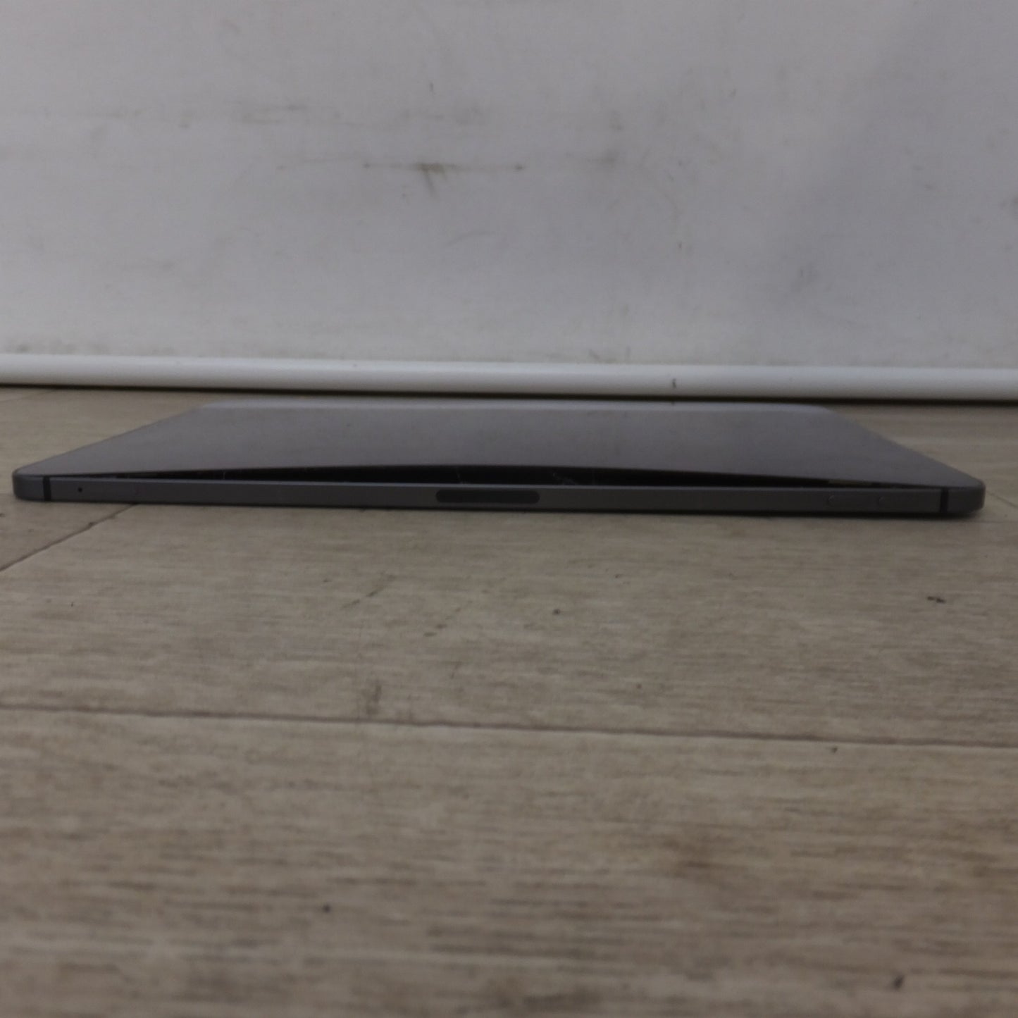 [送料無料] 現状品★アップル Apple iPad Pro 11-inch 第1世代 A1934 MU102J/A 256GB　ドコモ 判定 ○ SIMフリー★