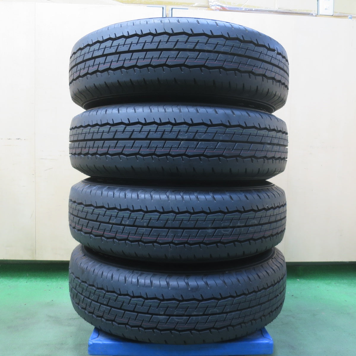 新車外し！24年◎トヨタ 200系 ハイエース 純正 スチール 195/80R15 107/105S ダンロップ SP175N 15インチ PCD139.7/6H◎6100609イノ