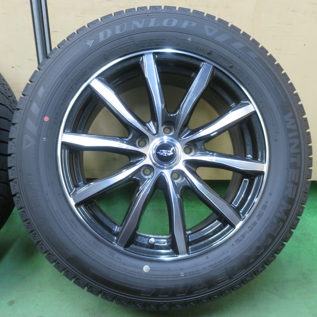 バリ溝！22年！キレイ！9.5分★スタッドレス 225/60R17 ダンロップ ウインターマックス 03 TEAD テッド 17インチ PCD114.3/5H★6010909イス