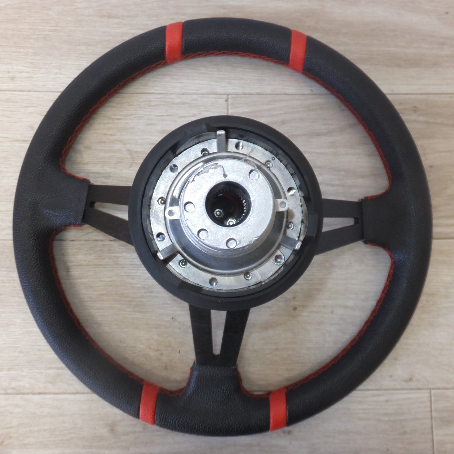 [送料無料] キレイ★RASTP ステアリング トヨタ 86 DBA-ZN6　直径 約 35cm　差込口 約 1.8mm(84★