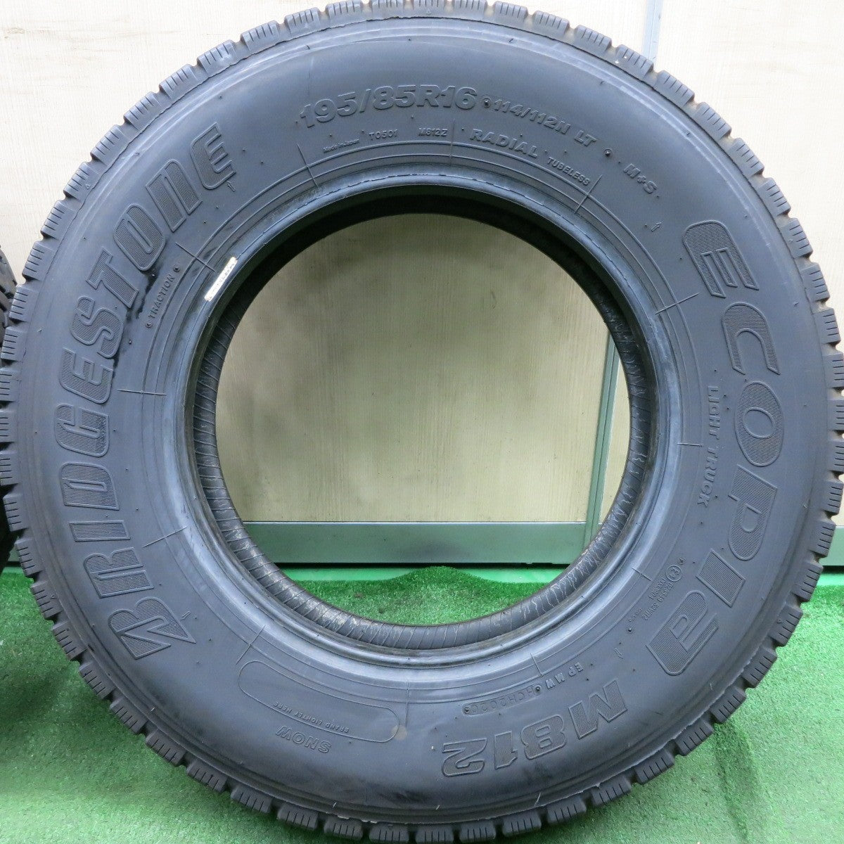 *送料無料* バリ溝！20年！8.5分★トラック タイヤ 195/85R16 114/112N ブリヂストン エコピア M812 ミックス オールシーズン 16インチ★4071401HAノタ