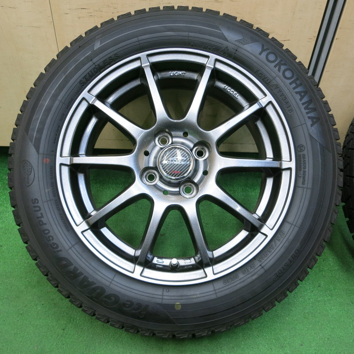 *送料無料* 超バリ溝！キレイ！ほぼ10分★スタッドレス 175/65R15 ヨコハマ アイスガード iG50 プラス SCHNEIDER ATECH シュナイダー PCD100/4H★4053103イス