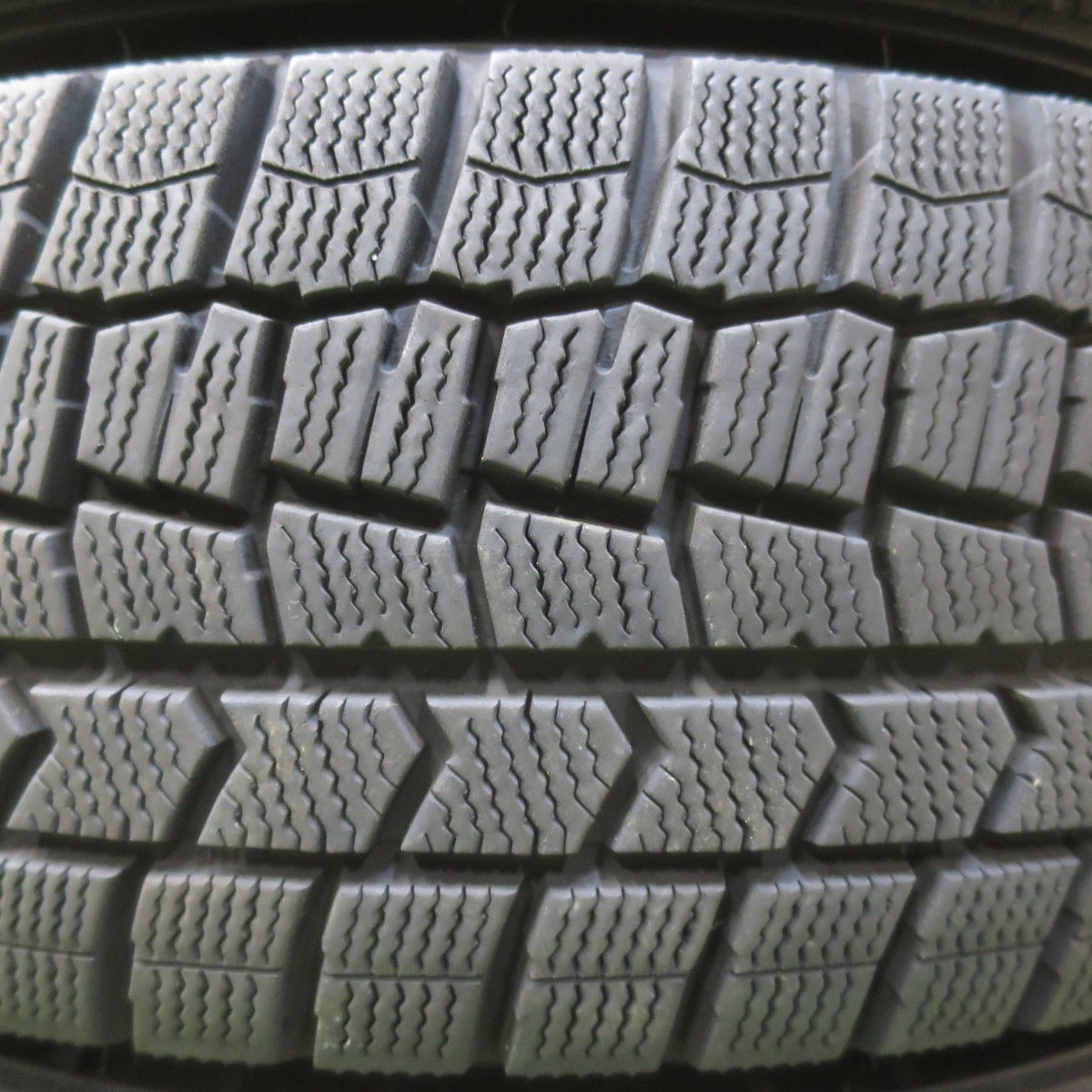 バリ溝！23年！キレイ！9.5分★トヨタ シエンタ 純正 スチール 185/65R15 スタッドレス ダンロップ ウインターマックス WM02 15インチ PCD100/5H★6012902イス