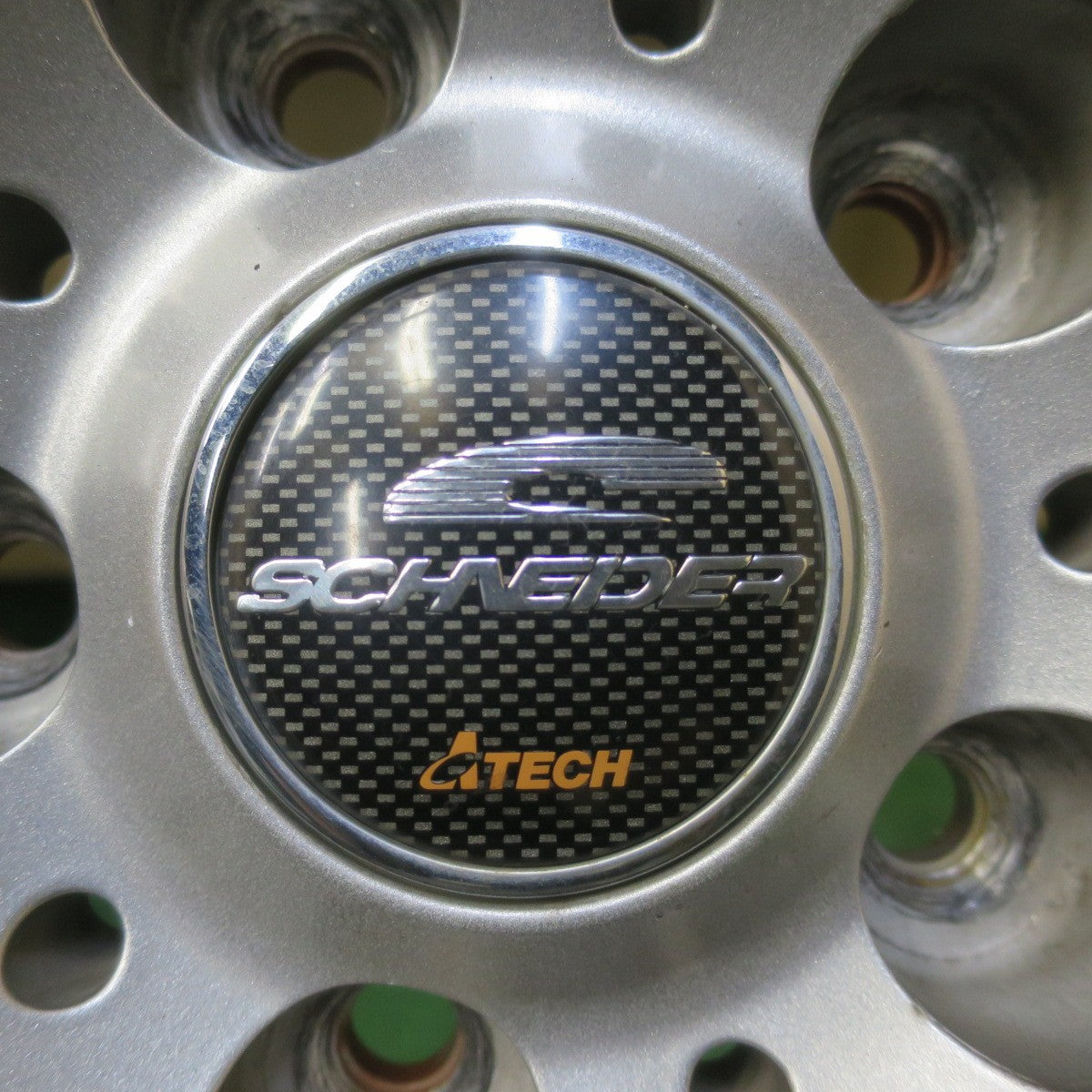 バリ溝！24年！9.5分以上◎スタッドレス 175/60R16 ナンカン アイス アクティバ AW-1 SCHNEIDER シュナイダー 16インチ PCD114.3/5H◎6072704イス
