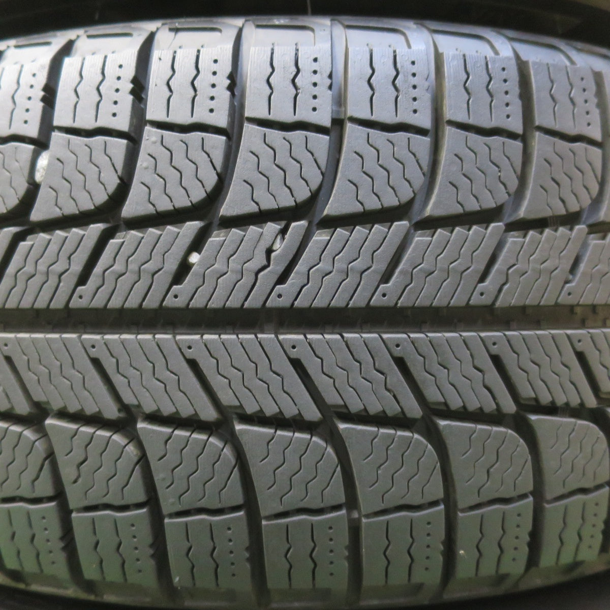バリ溝！キレイ！ほぼ10分◎スタッドレス 205/60R16 ミシュラン X-ICE3+ ENCOUGAR エンクーガー 16インチ PCD114.3/5H◎6090910イス