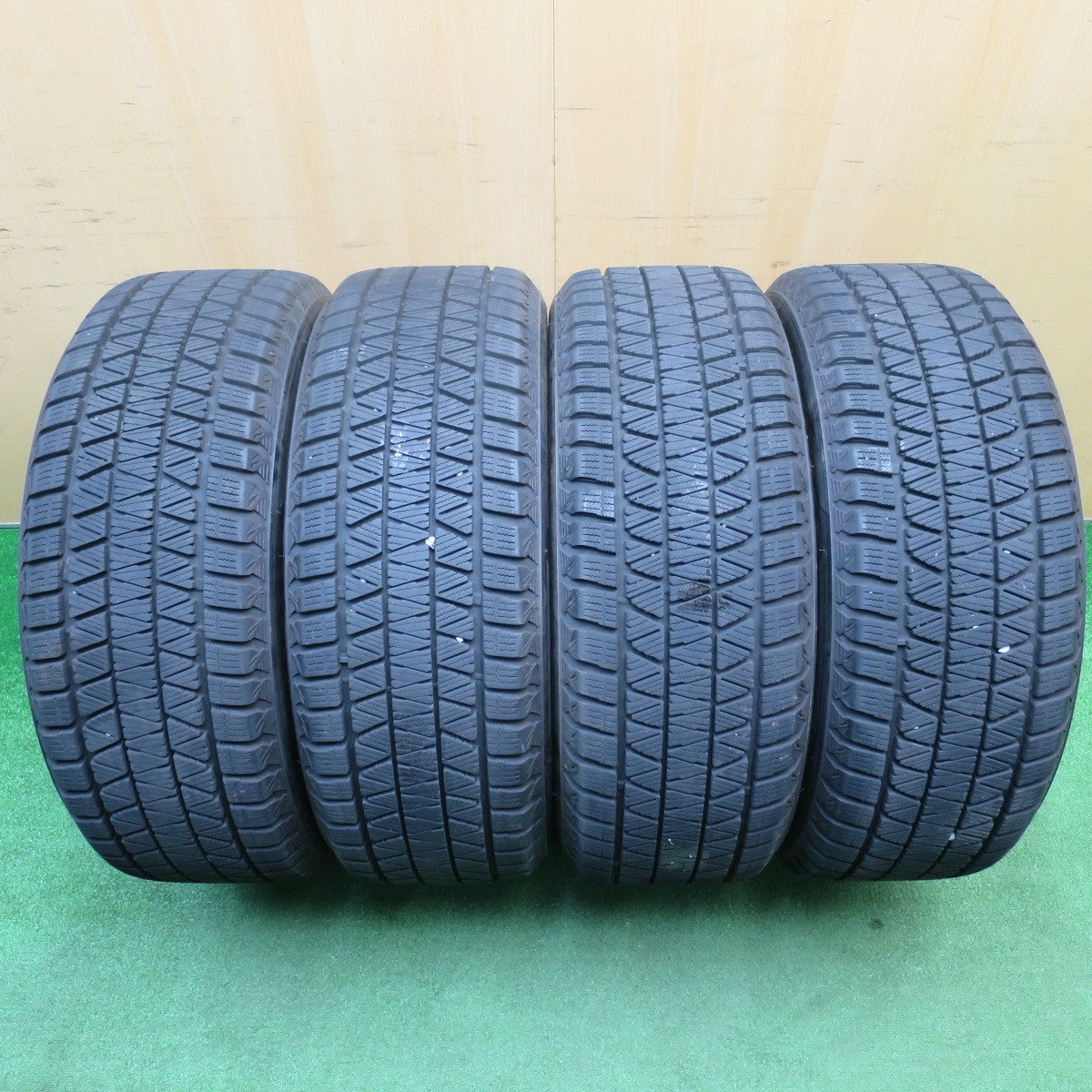 バリ溝！23年！キレイ！9.5分★ボルボ 等 Eurodesign EIGER 阿部商会 235/55R18 スタッドレス ブリヂストン ブリザック DM-V3 18インチ ユーロデザイン アイガー PCD108/5H★5112602NJス