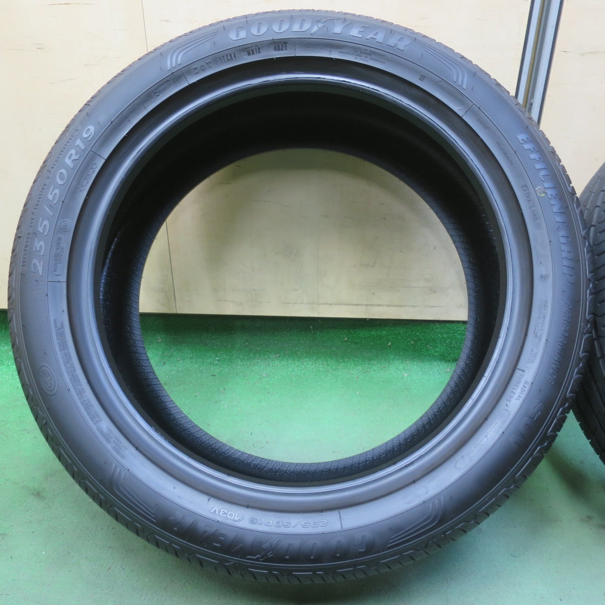 新車外し！25年◎235/50R19 グッドイヤー EfficientGrip PERFORMANCE SUV エフィシエントグリップ パフォーマンス 19インチ タイヤ ハリアー ベンツ GLA GLB GLK ボルボ C40 V90 XC40 等◎6090405イノタ