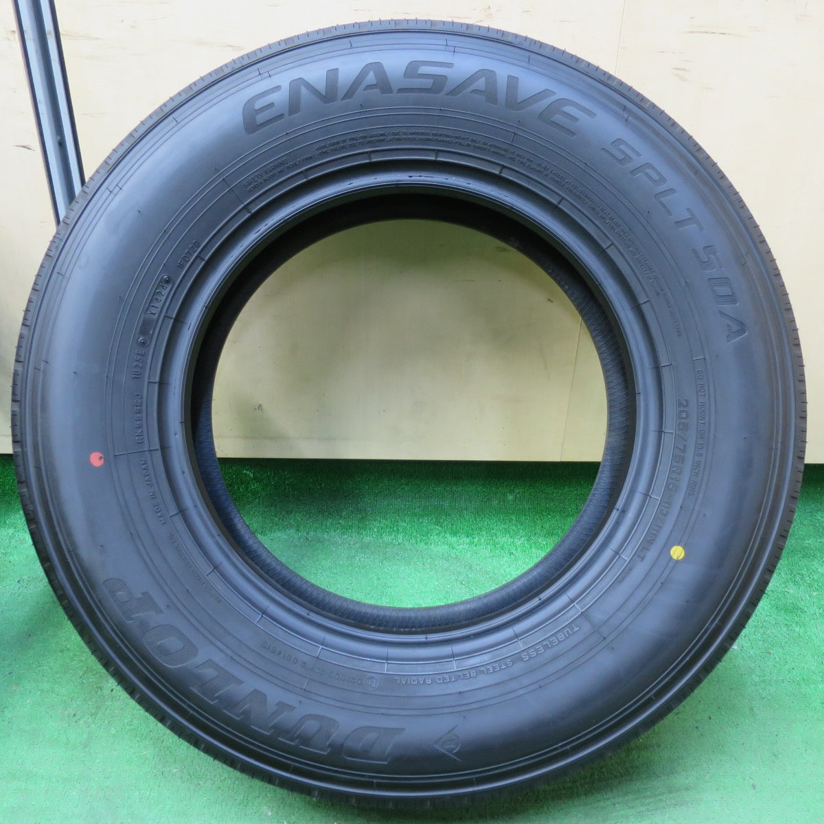 [送料無料] 新車外し！24年！ほぼ未使用★トラック タイヤ 205/75R16 113/111N ダンロップ エナセーブ SPLT50A 16インチ★4092409イノタ