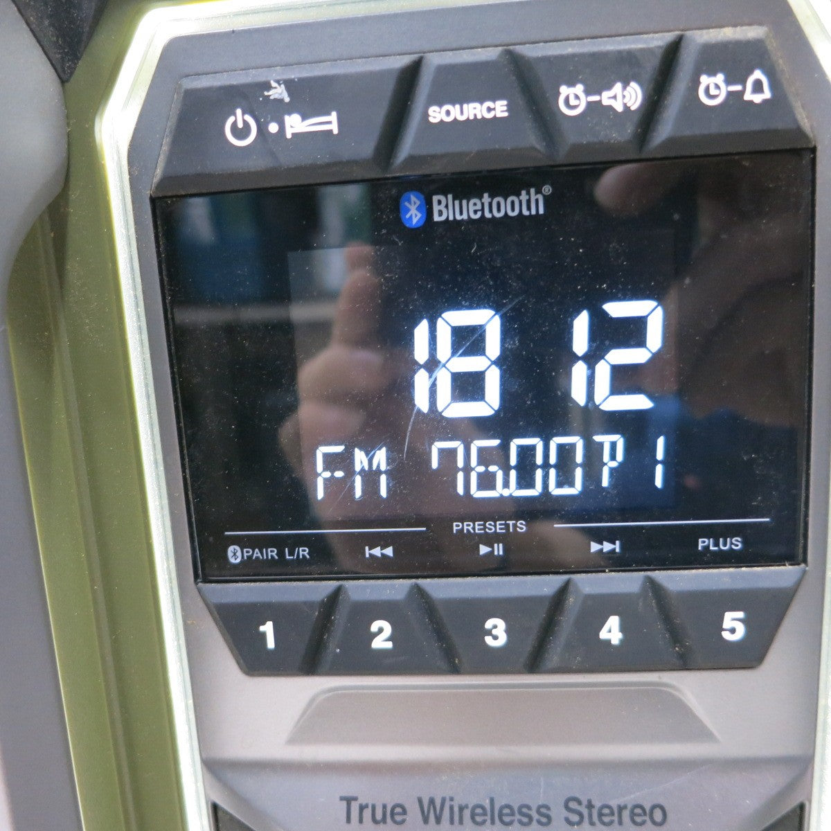 [送料無料] ◆マキタ 充電式 ラジオ 40V MR005G 本体のみ ACアダプター付き 現場 オリーブ 電動 工具◆
