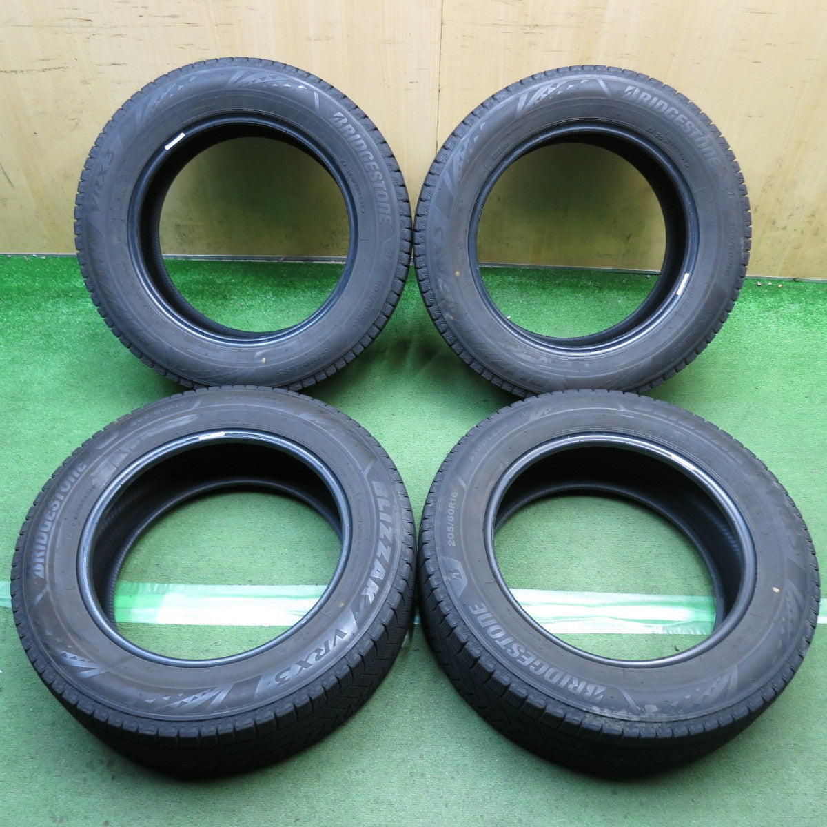 バリ溝！9分◎スタッドレス 205/60R16 ブリヂストン ブリザック VRX3 タイヤ 16インチ ノア ヴォクシー ステップワゴン 等◎6091102KKスタ