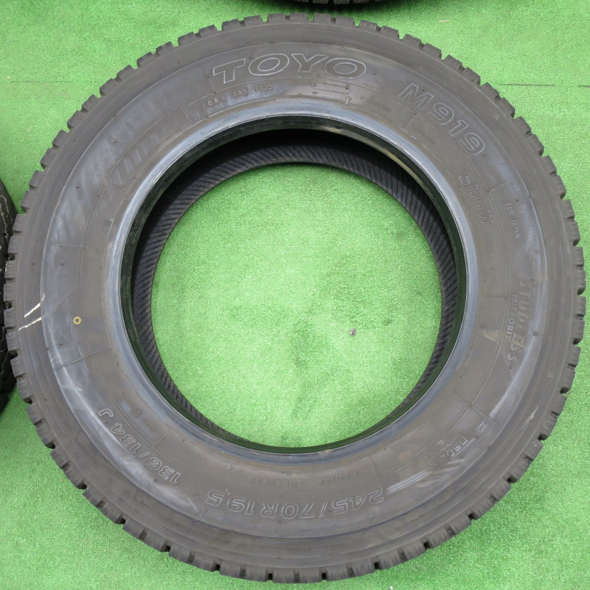 バリ溝！25年！9.5分★トラック バス タイヤ 245/70R19.5 136/134J スタッドレス トーヨー M919 19.5インチ★6032903NKスタ