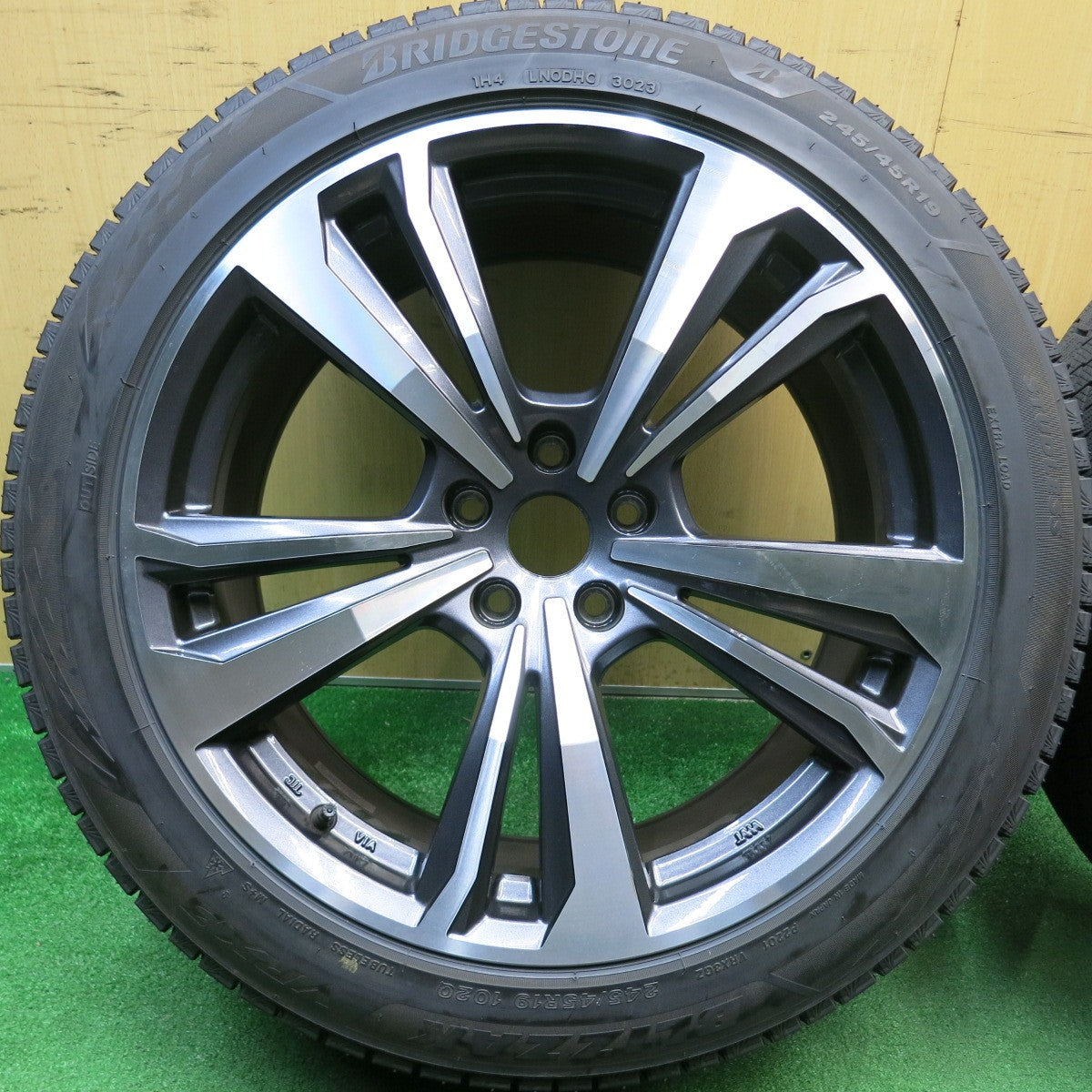 バリ溝！23年！キレイ！9.5分★BMW 等 smartline 365 245/45R19 スタッドレス ブリヂストン ブリザック VRX3 スマートライン 19インチ PCD112/5H★6022615HAス