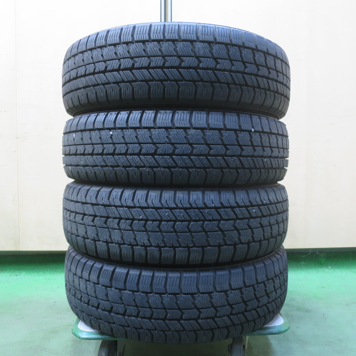 ほぼ未使用！25年★スタッドレス 155/65R14 グッドイヤー アイスナビ8 タイヤ 14インチ N-BOX スペーシア タント ムーヴ ウェイク 等★6071406イスタ