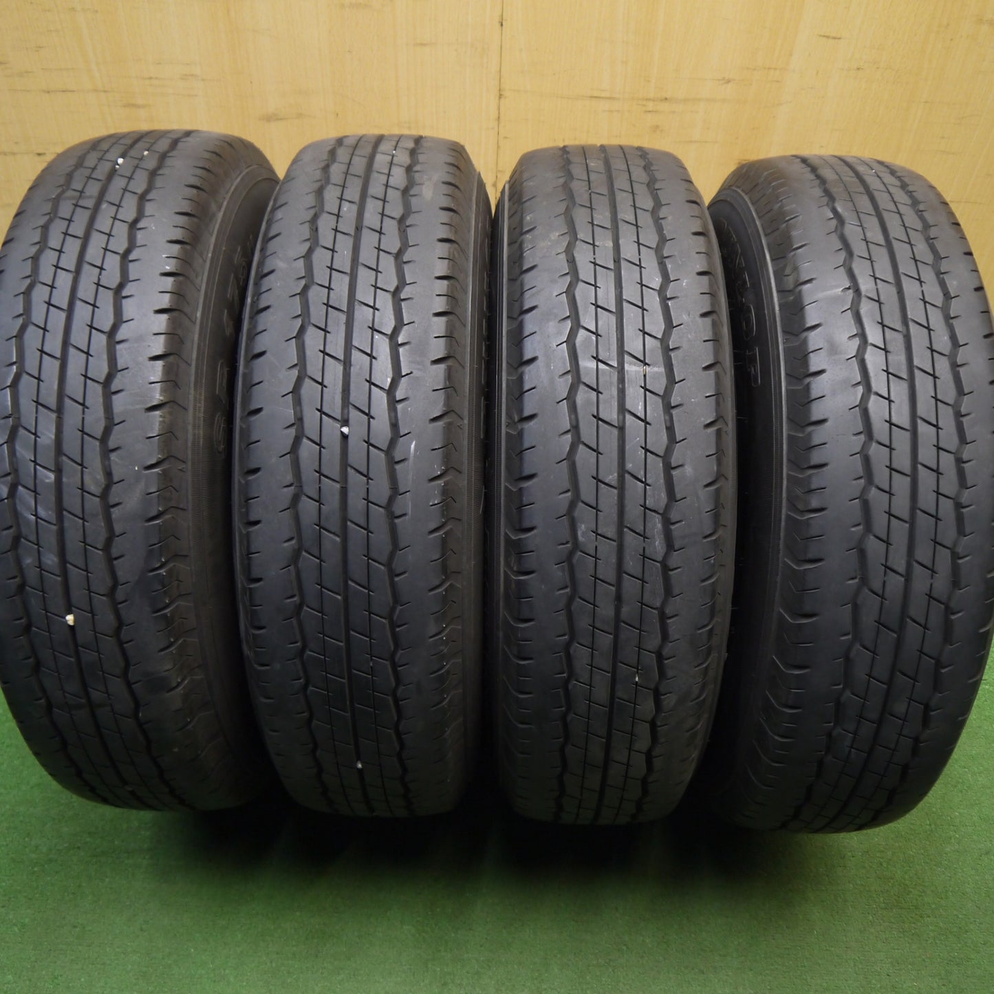 バリ溝！9分★トヨタ ハイエース 純正 スチール 195/80R15 107/105L ダンロップ SP175N 15インチ PCD139.7/6H★6033109Hノ