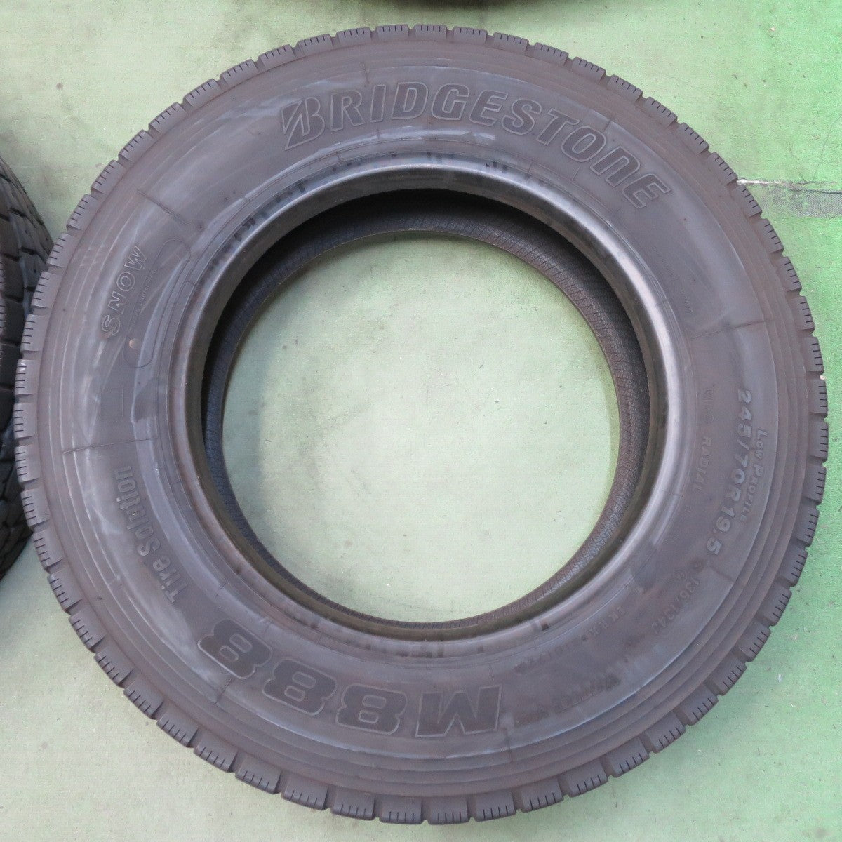 バリ溝！25年！9.5分★トラック タイヤ 245/70R19.5 136/134J ブリヂストン M888 ミックス オールシーズン 19.5インチ★6073004イスタ
