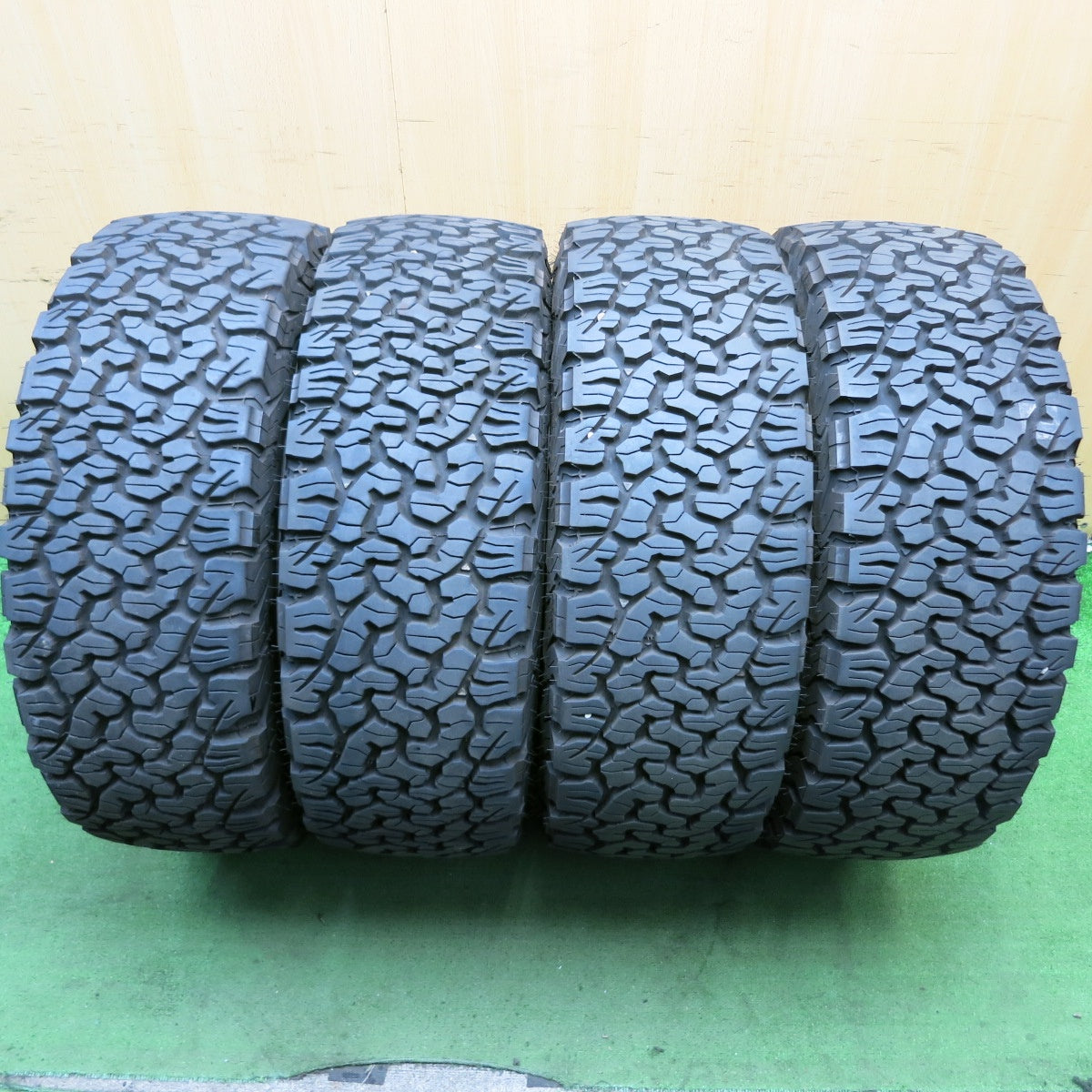 バリ溝！22年！キレイ！9.5分★XTREME-J 265/60R18 119/116S BFグッドリッチ All-Terrain T/A KO2 エクストリームJ 18インチ PCD139.7/6H★5072001HAノ