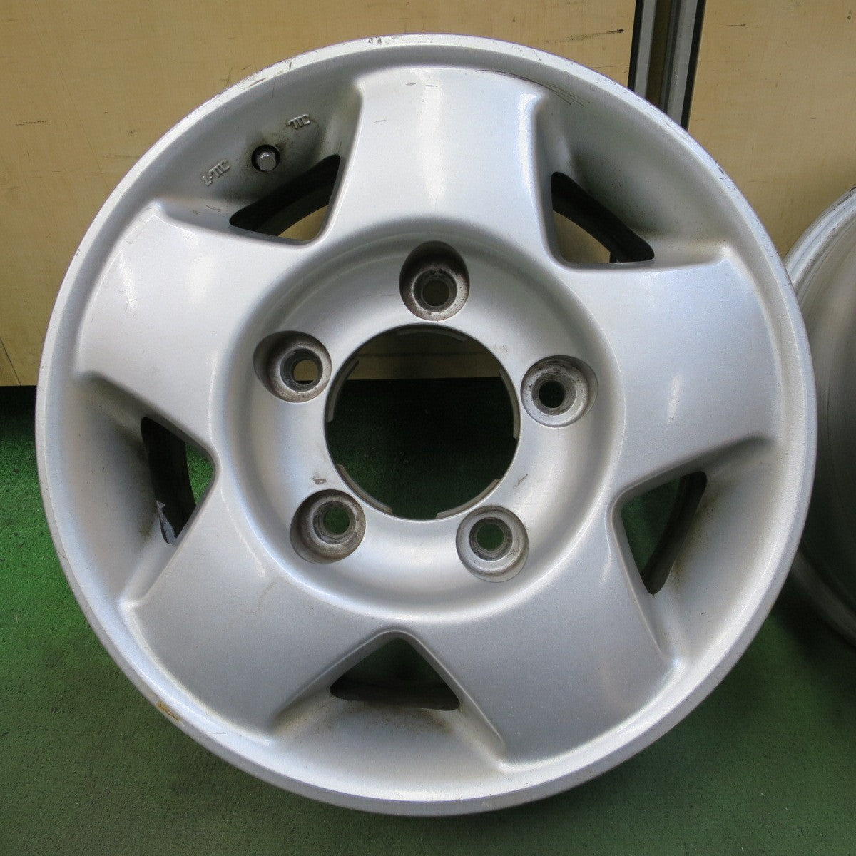 4本価格★ランドローバー 等 BRADLEY V ブラッドレー 16インチ ホイール 16×7JJ PCD165.1/5H★6072402NGホ