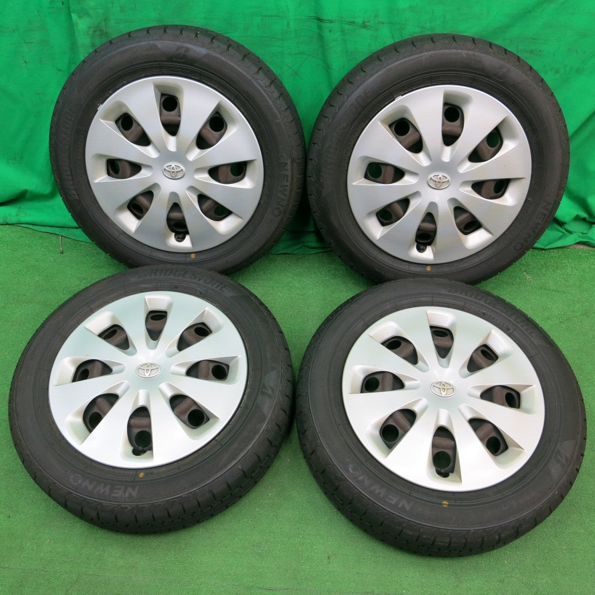 *送料無料* 超バリ溝！23年！ほぼ10分★トヨタ NHP10 アクア 純正 スチール 175/65R15 ブリヂストン NEWNO エコピア PCD100/4H★4052803ナノ