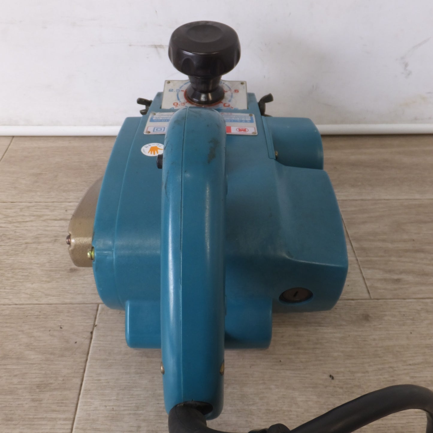[送料無料] ★マキタ makita 曲面カンナ 1002B-A　有効切削幅 110mm　100V 11A 50-60Hz 105W 15000/min.★