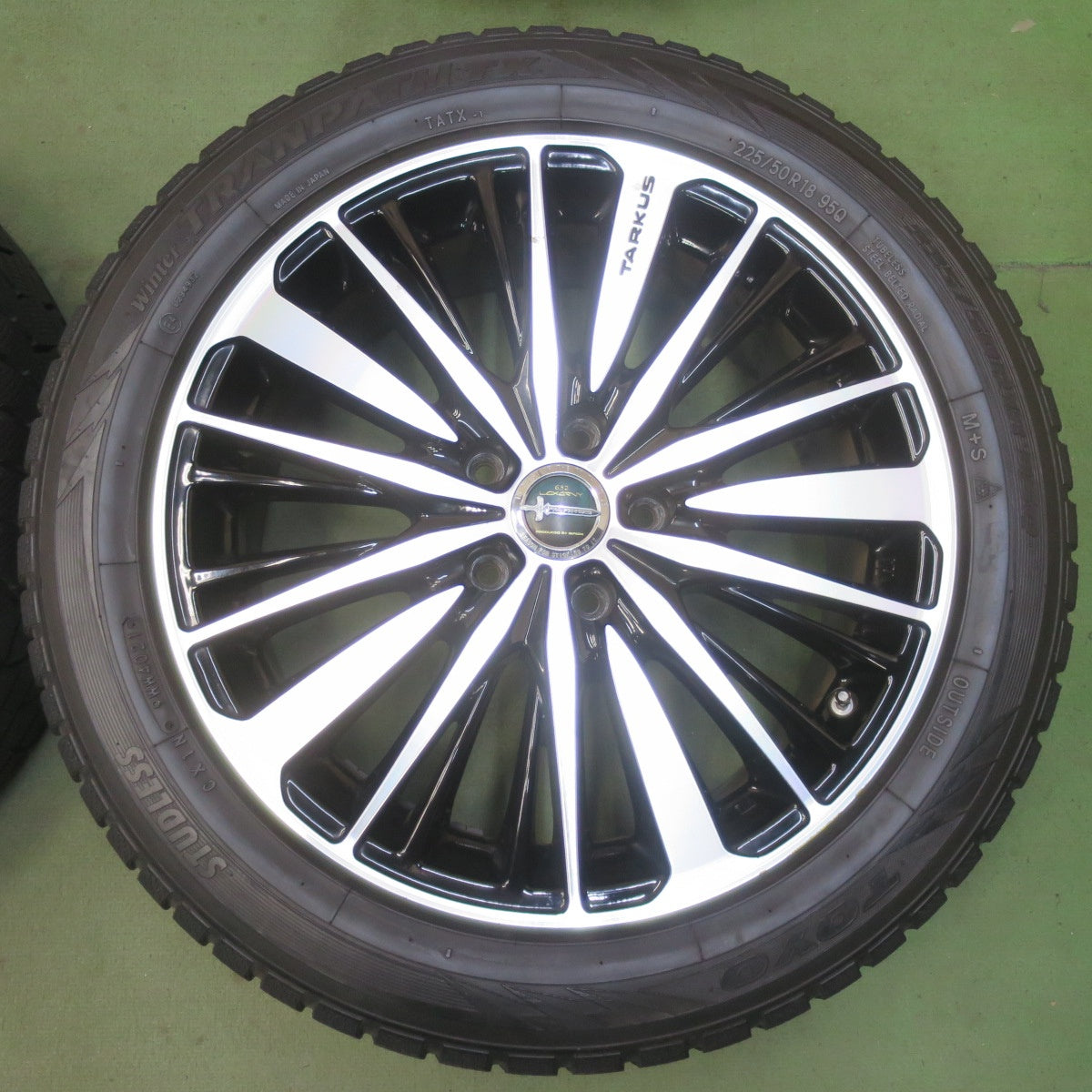 バリ溝！キレイ！9.5分◎632 LOXARNY TARKUS 225/50R18 スタッドレス トーヨー ウインター トランパス TX ロクサーニ タルカス 18インチ PCD114.3/5H◎6100501IMス