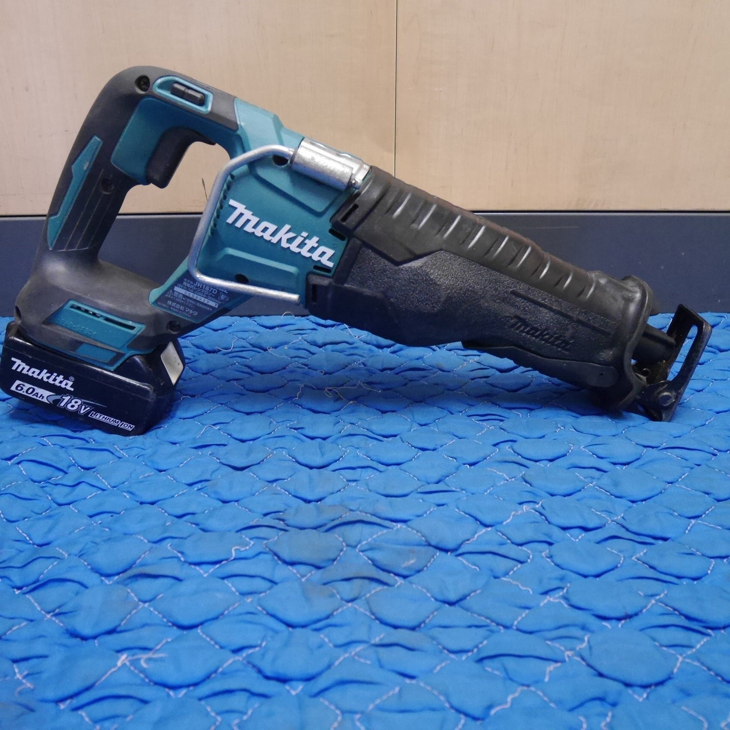 [送料無料] ☆マキタ 充電式 レシプロソー JR187D 電動 工具 18V バッテリー BL1860B セーバーソー セーバソー 電気 ノコギリ のこぎり makita☆