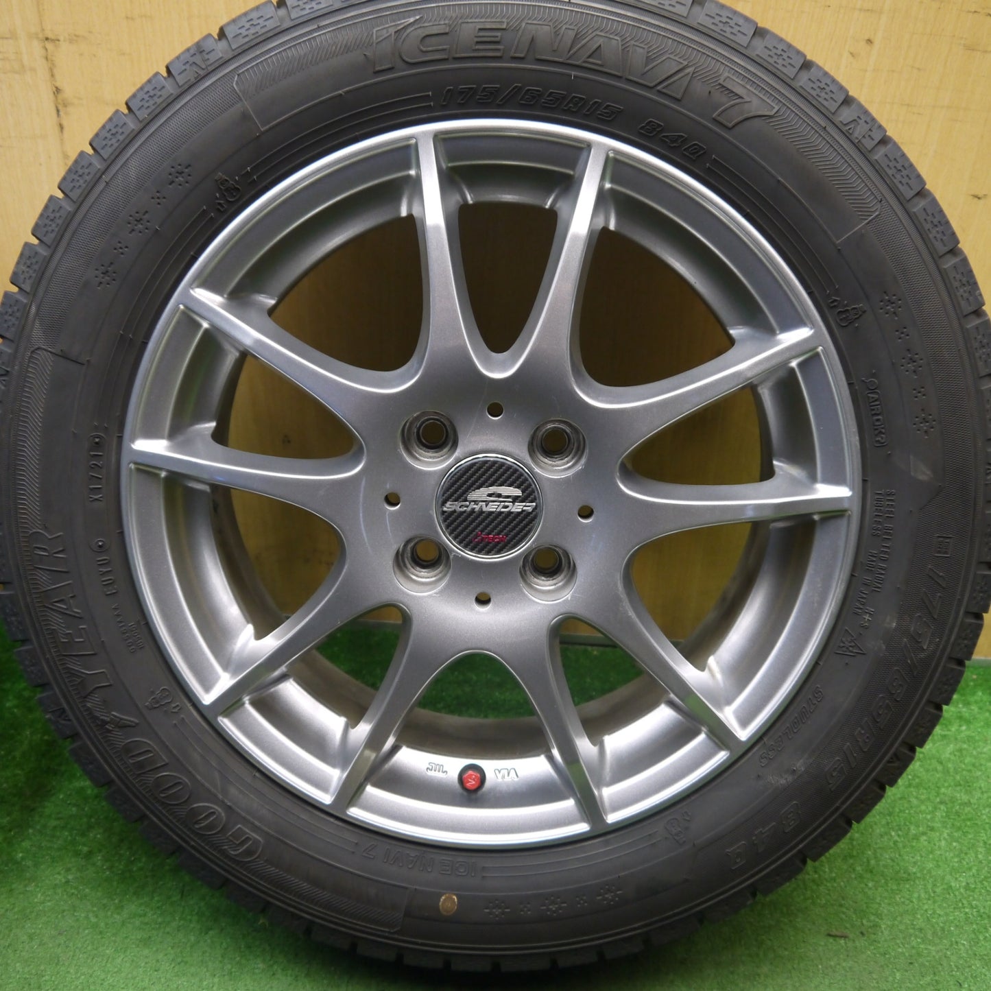 バリ溝！21年！キレイ！9.5分以上★スタッドレス 175/65R15 グッドイヤー アイスナビ7 SCHNEIDER ATECH シュナイダー 15インチ PCD100/4H★5061301Hス