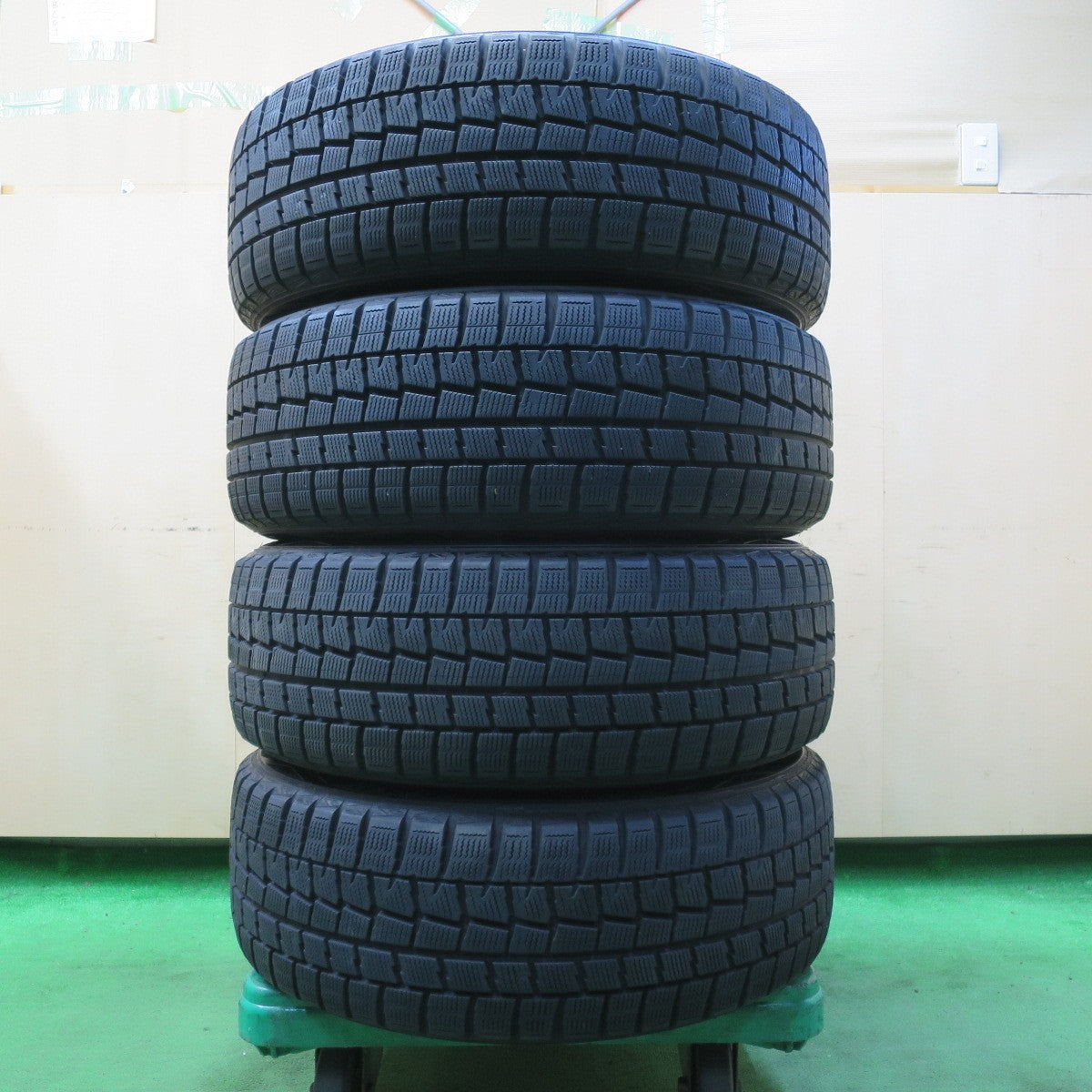 *送料無料* バリ溝！キレイ！9.5分★スタッドレス 215/55R17 ダンロップ ウインターマックス WM01 VELVA IGOR ヴェルヴァ PCD114.3/5H★4090504イス