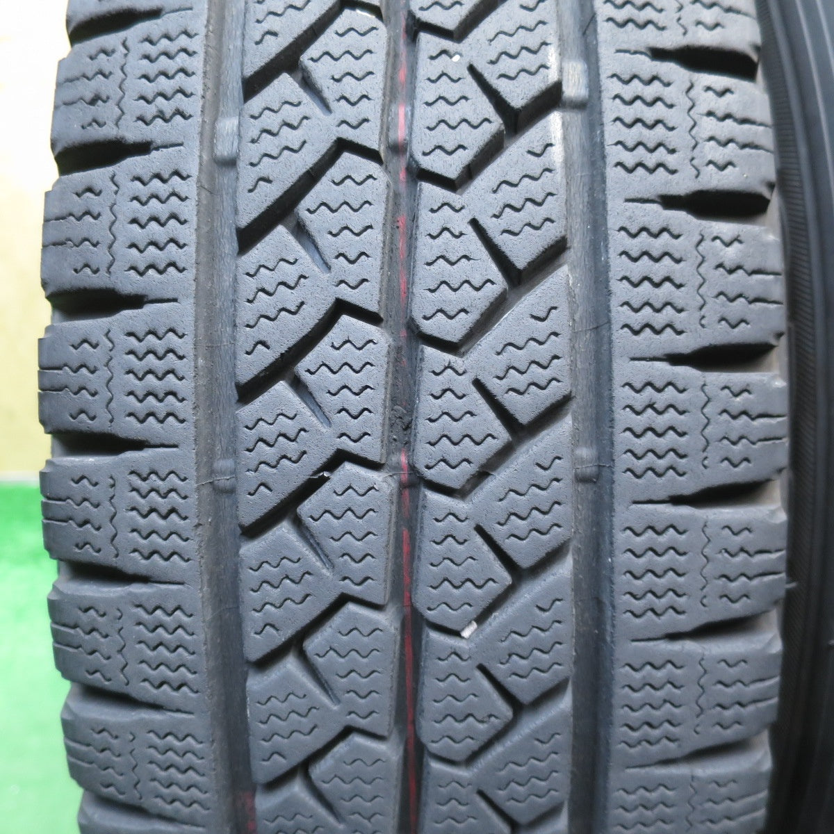 バリ溝！キレイ！9分◎KEELER FORCE 195/80R15 107/105L スタッドレス ブリヂストン ブリザック VL1 キーラー フォース 15インチ PCD139.7/6H◎6092905NJス