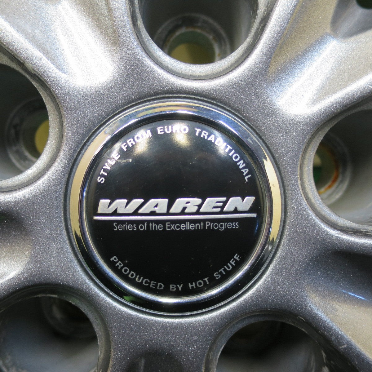 [送料無料] バリ溝！23年！9.5分★スタッドレス 215/60R16 ヨコハマ アイスガード iG60 WAREN ヴァーレン 16インチ PCD114.3/5H★4110802イス