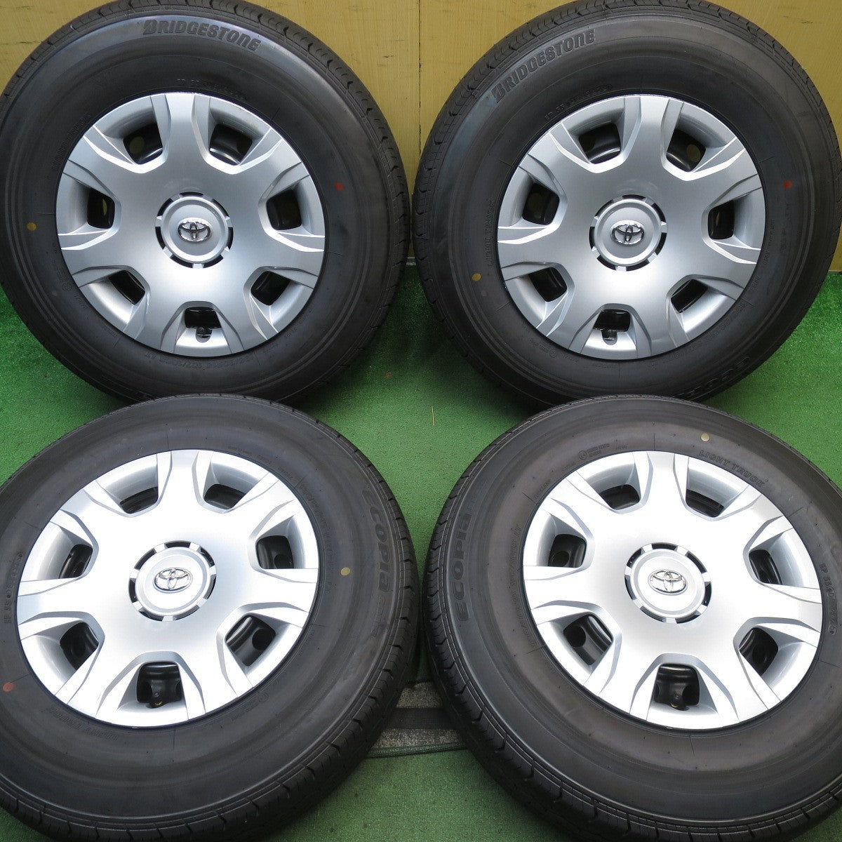 新車外し！26年◎トヨタ 200系 ハイエース 純正 スチール 195/80R15 107/105S ブリヂストン エコピア RD613 15インチ PCD139.7/6H◎6082807NJノ