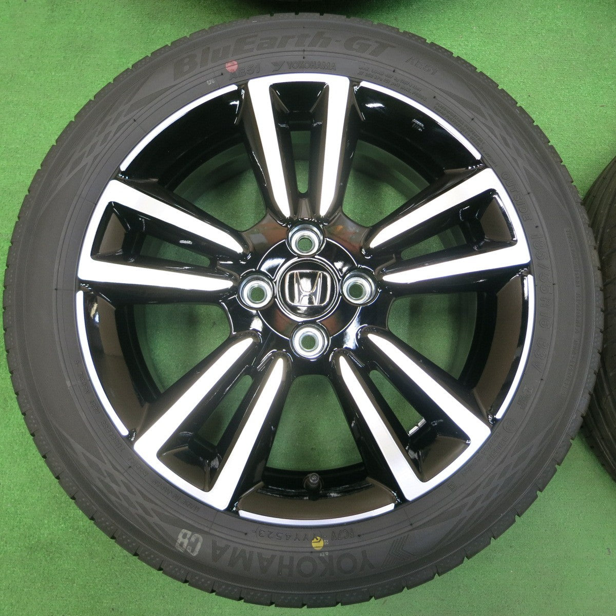 *送料無料* 新車外し！23年★ホンダ フィット RS GR3 純正 185/55R16 ヨコハマ BluEarth-GT AE51 16インチ PCD100/4H★4041107イノ