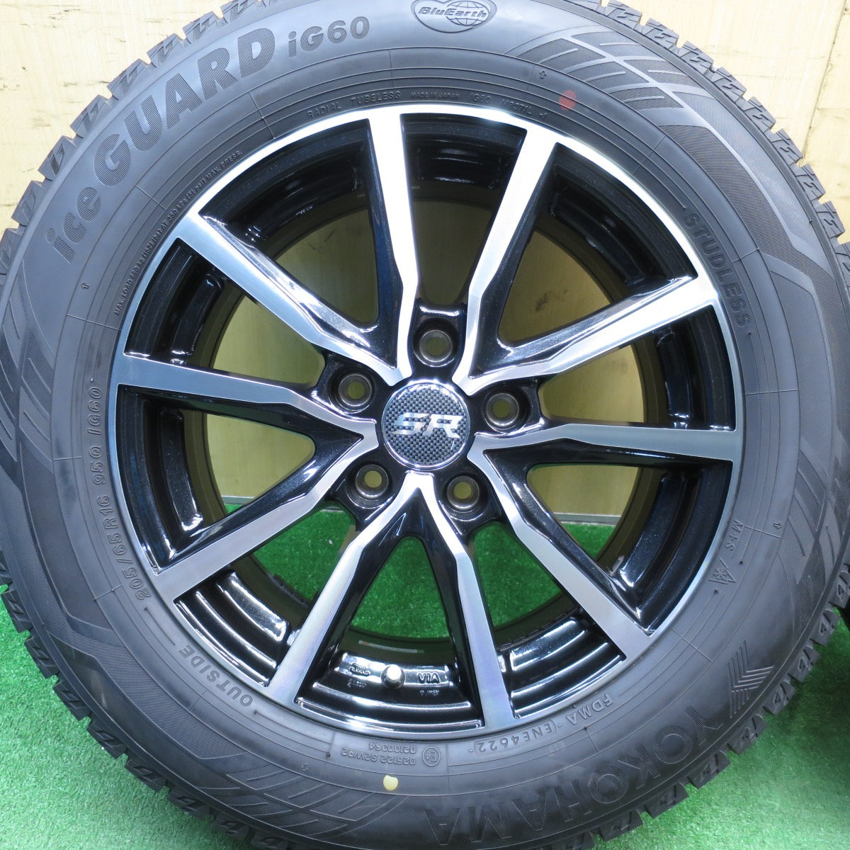 [送料無料] バリ溝！22年！キレイ！9.5分以上★スタッドレス 205/65R16 ヨコハマ アイスガード iG60 STRANGER ストレンジャー 16インチ PCD114.3/5H★5031011Hス