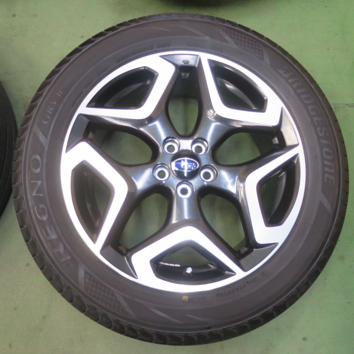 バリ溝！24年！9.5分★スバル XV 純正 225/55R18 ブリヂストン レグノ GRV2 18インチ PCD100/5H★6051815イノ
