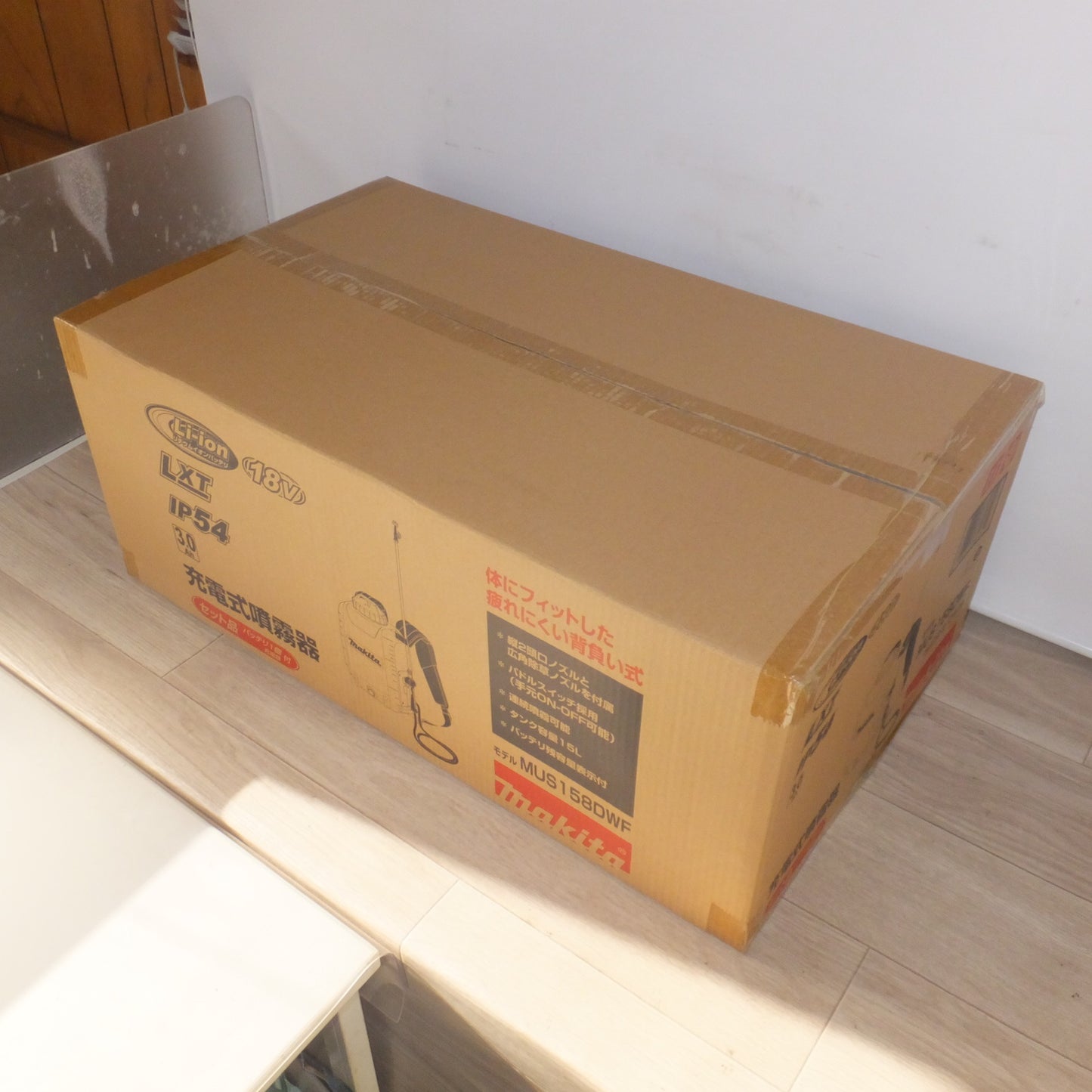 [送料無料] 未使用★マキタ makita 充電式噴霧器 MUS158DWF　タンク容量 15L　Li-ion 18V LXT IP54 3.0Ah　セット品 バッテリ1個 充電器 付★