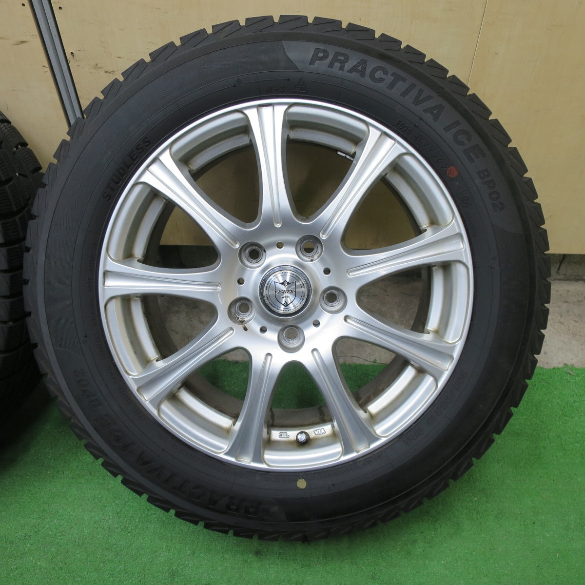 バリ溝！23年！9.5分★スタッドレス 205/60R16 プラクティバ アイス BP02 JOKER ジョーカー 16インチ PCD114.3/5H★5070102TTス