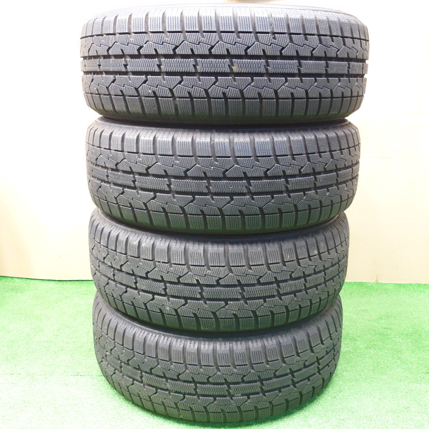 バリ溝！22年！9.5分★スタッドレス 205/60R16 トーヨー オブザーブ ガリット GIZ タイヤ 16インチ ノア ヴォクシー エスクァイア 等★5122003KTスタ