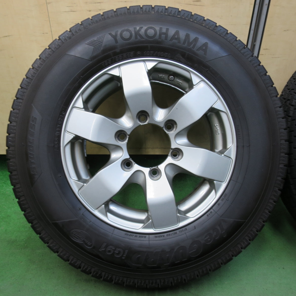 バリ溝！キレイ！9.5分以上★ハイエース 195/80R15 107/105L スタッドレス ヨコハマ アイスガード iG91 TOPY BAZALT-X 15インチ PCD139.7/6H★5040908イス
