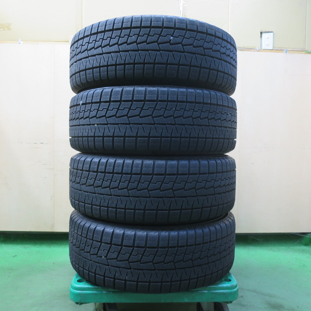 バリ溝！21年！キレイ！9.5分以上★スタッドレス 215/55R17 ヨコハマ アイスガード iG70 F-DiRECTION WS5 Fディレクション 17インチ PCD114.3/5H★5100710イス