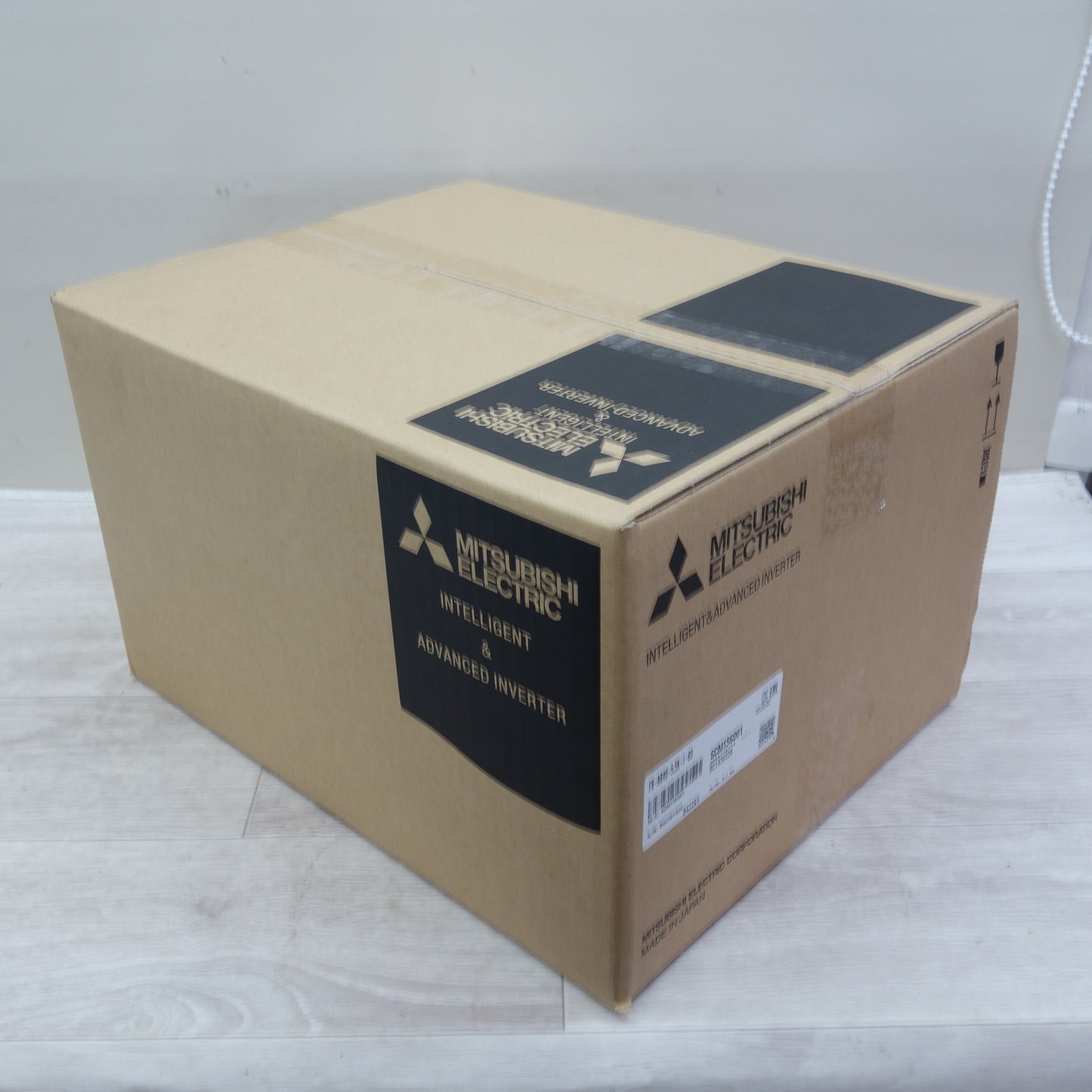 [送料無料] 未使用☆三菱電機 高機能 高性能 インバータ FR-A840-5.5K-1-60 FREQROL-A800シリーズ 三相 400V インバーター☆