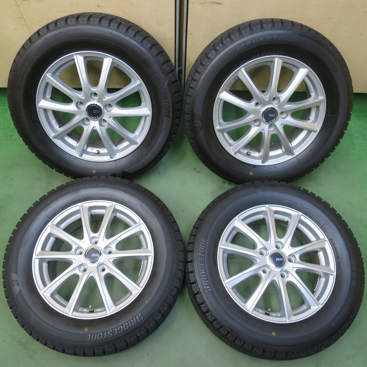 バリ溝！25年！キレイ！ほぼ10分◎スタッドレス 215/60R16 ブリヂストン アイスパートナー2 PREO プレオ 16インチ PCD114.3/5H◎6081605イス