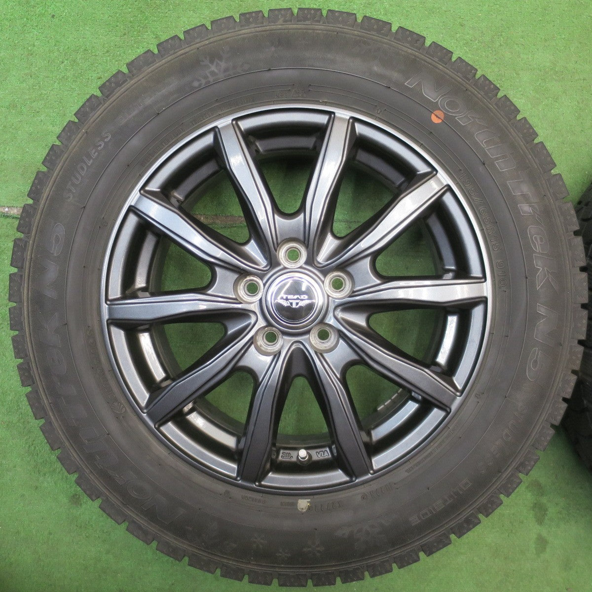 バリ溝！22年！キレイ！9.5分★プリウス 等 195/65R15 スタッドレス オートバックス ノーストレック N5 TEAD テッド 15インチ PCD100/5H★6050803NJス