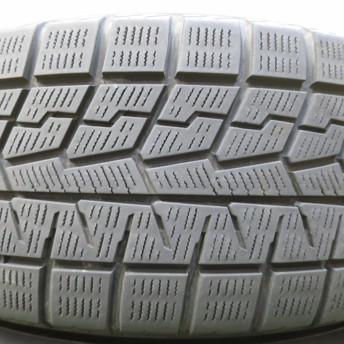 キレイ★スタッドレス 215/60R16 ヨコハマ アイスガード iG70 VELVA SPORT ヴェルヴァ スポーツ 16インチ PCD114.3/5H★6040711イス