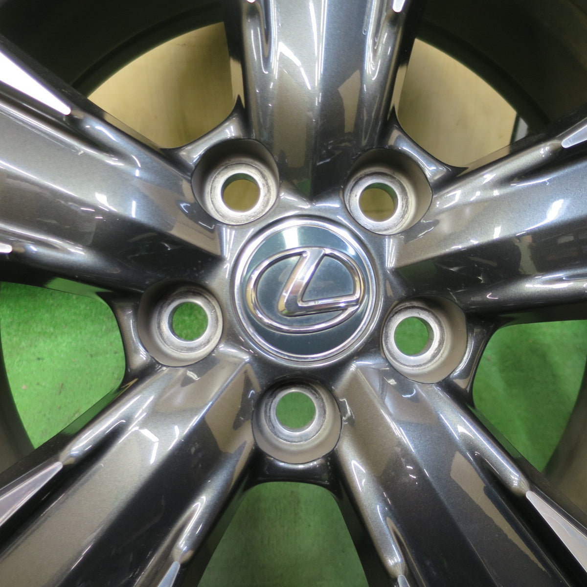 センサー付き！キレイ★レクサス UX バージョンL 純正 ホイール 18インチ 18×7J PCD114.3/5H★6071703NGホ