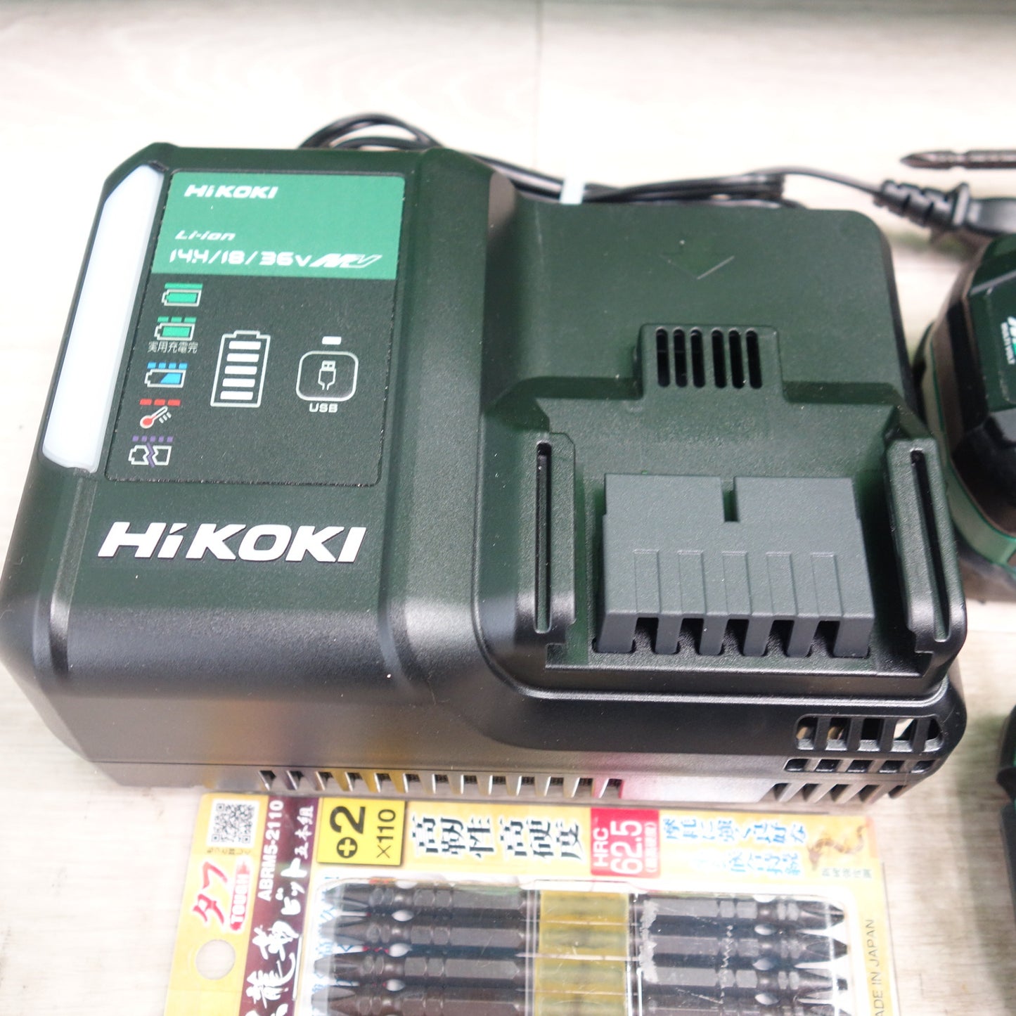 [送料無料] バッテリー2個＆付属品付☆HiKOKI ハイコーキ コードレス インパクトドライバ WH36DC 電動 工具 充電器☆