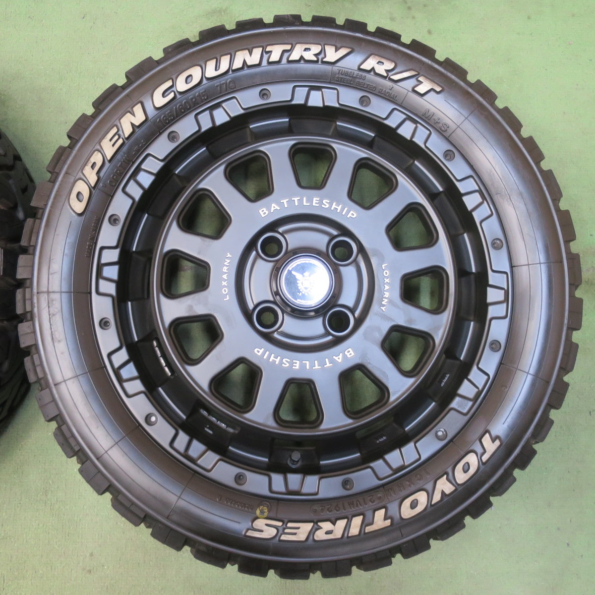 バリ溝！24年！キレイ！9.5分◎LOXARNY BATTLESHIP NEO BADX 165/60R15 トーヨー オープンカントリー R/T ホワイトレター ロクサーニ バトルシップ ネオ 15インチ ハスラー ソリオ 等 PCD100/4H◎6080701イノ