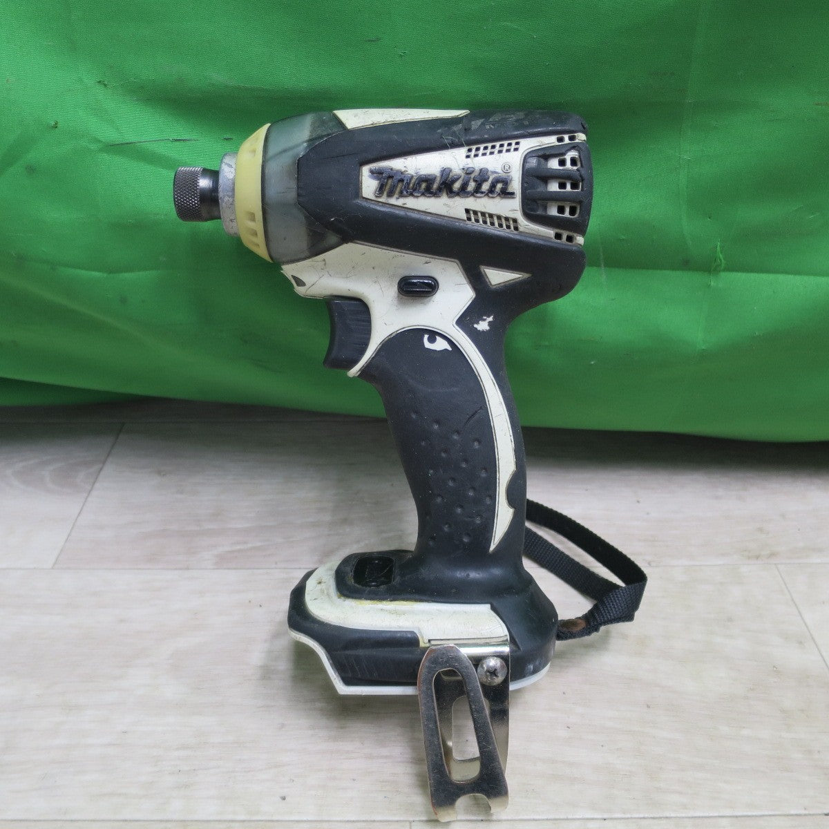 [送料無料] ☆makita マキタ 充電式  インパクトドライバ TD133D 充電器 DC18RC T 電動 工具 ケース付 DIY 大工 道具☆