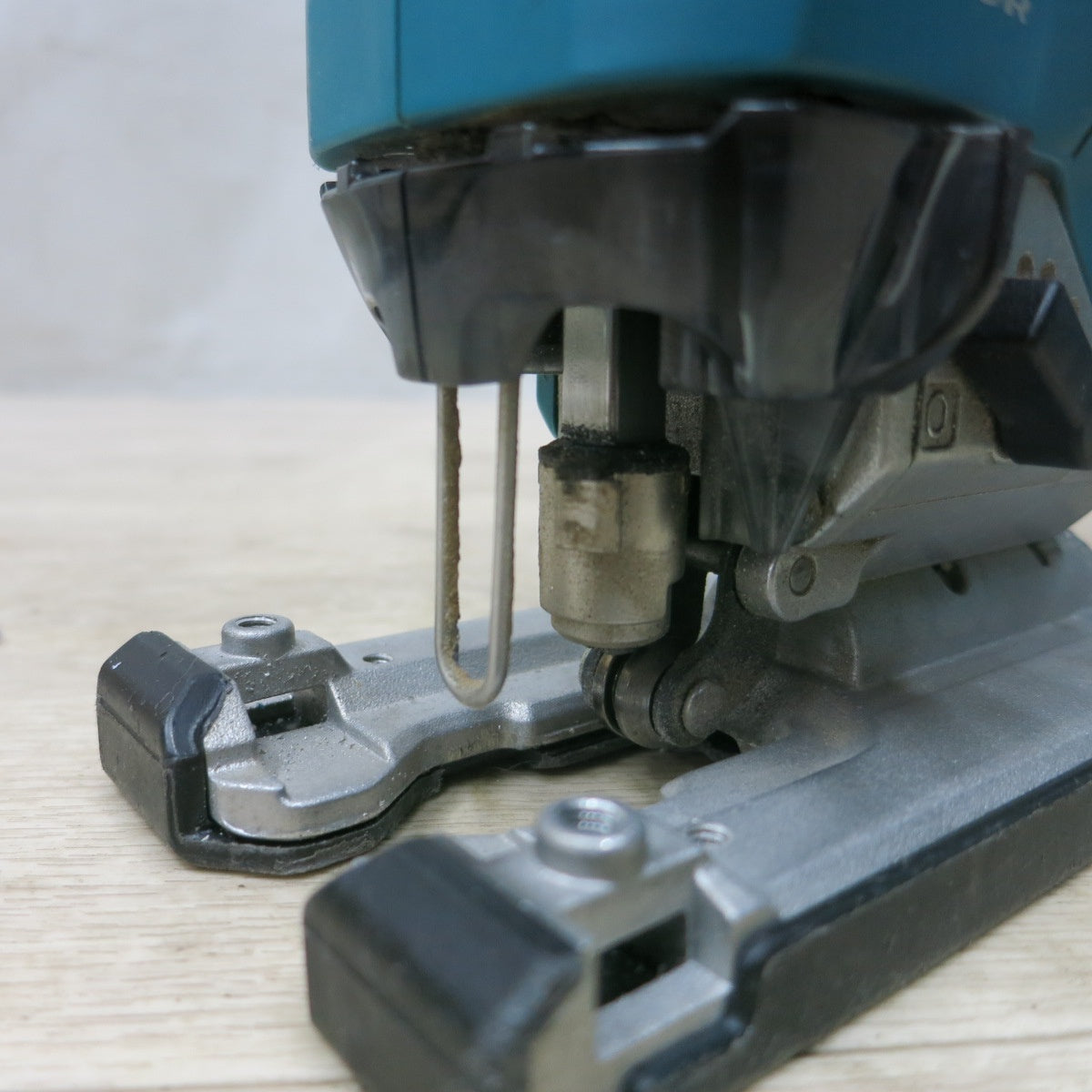 [送料無料] ◆マキタ 充電式 ジグソー JV182D のこぎり 切断機 DIY 電動 工具 木工 18V  makita◆