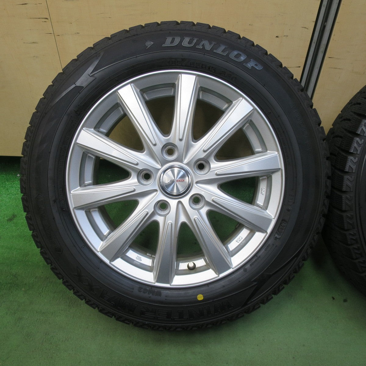 バリ溝！21年！キレイ！9.5分★スタッドレス 185/65R15 ダンロップ ウインターマックス WM02 JOKER ジョーカー 15インチ PCD114.3/5H★5111304TTス