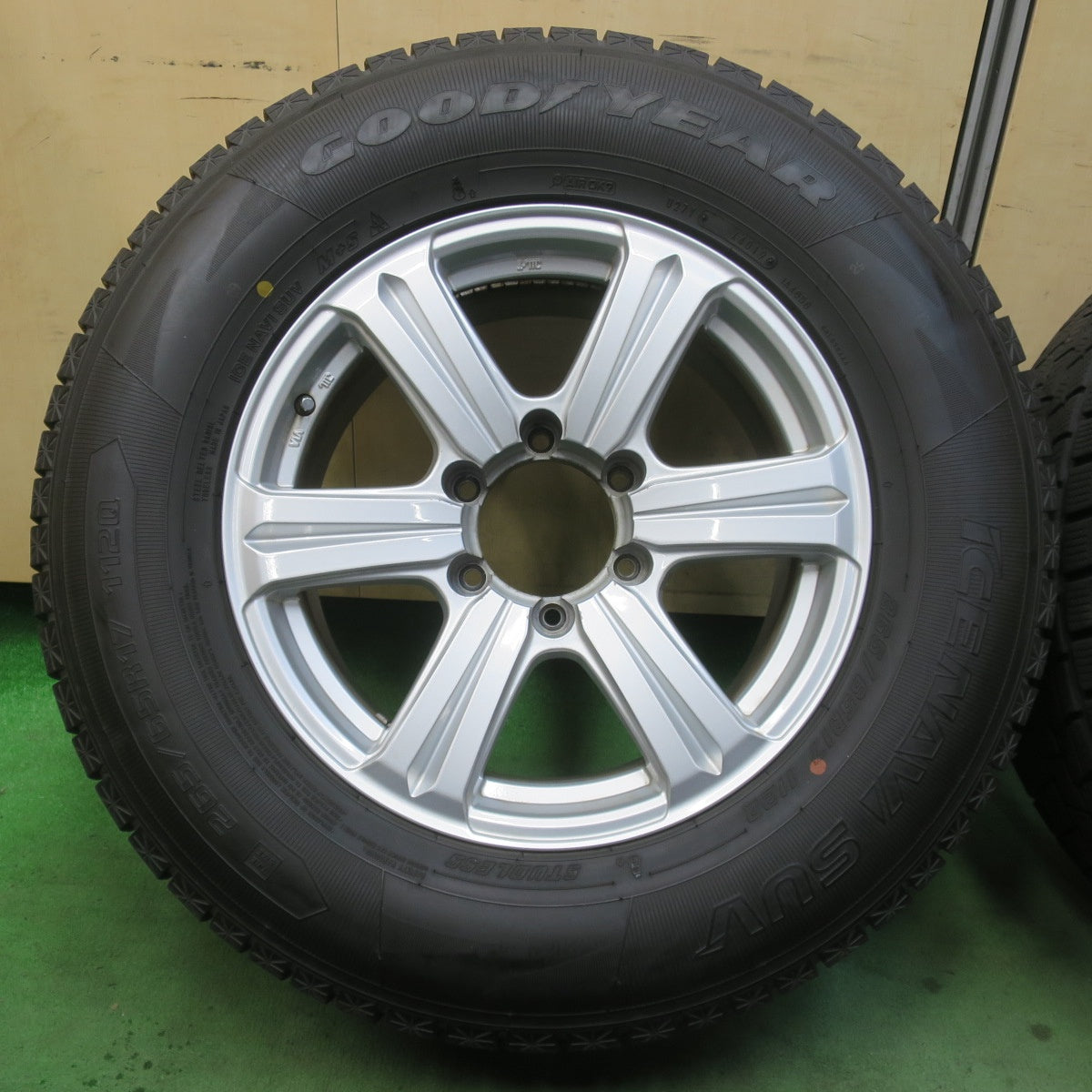 バリ溝！9.5分★スタッドレス 265/65R17 グッドイヤー アイスナビ SUV 社外 アルミ 17インチ PCD139.7/6H★6011003イス