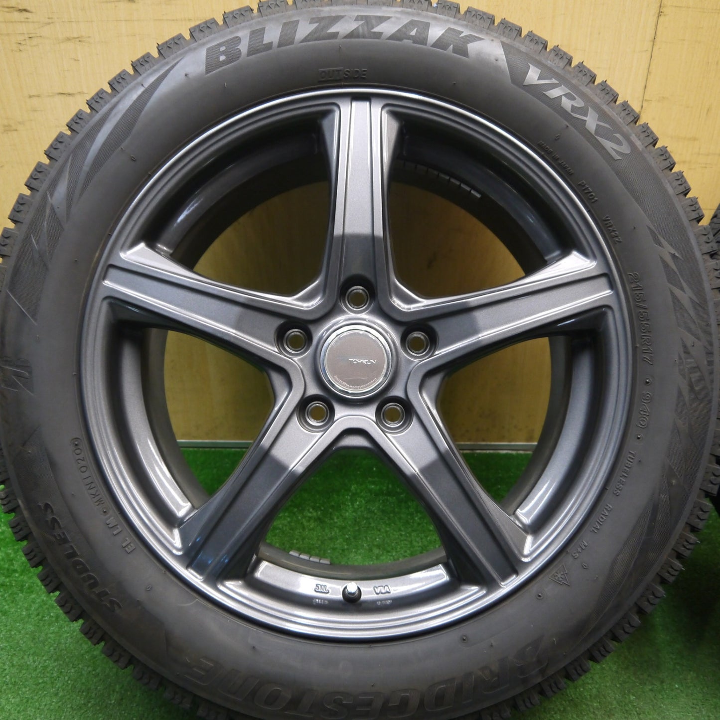 バリ溝！キレイ！9.5分★スタッドレス 215/55R17 ブリヂストン ブリザック VRX2 TOPRUN トップラン 17インチ PCD114.3/5H★6021807Hス